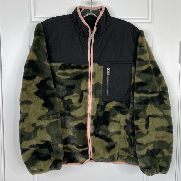 RAILS Wesley Front Zip Camo Fleece Quilted Jacket NEW Size XS Faux Fur - Picture 3 of 16